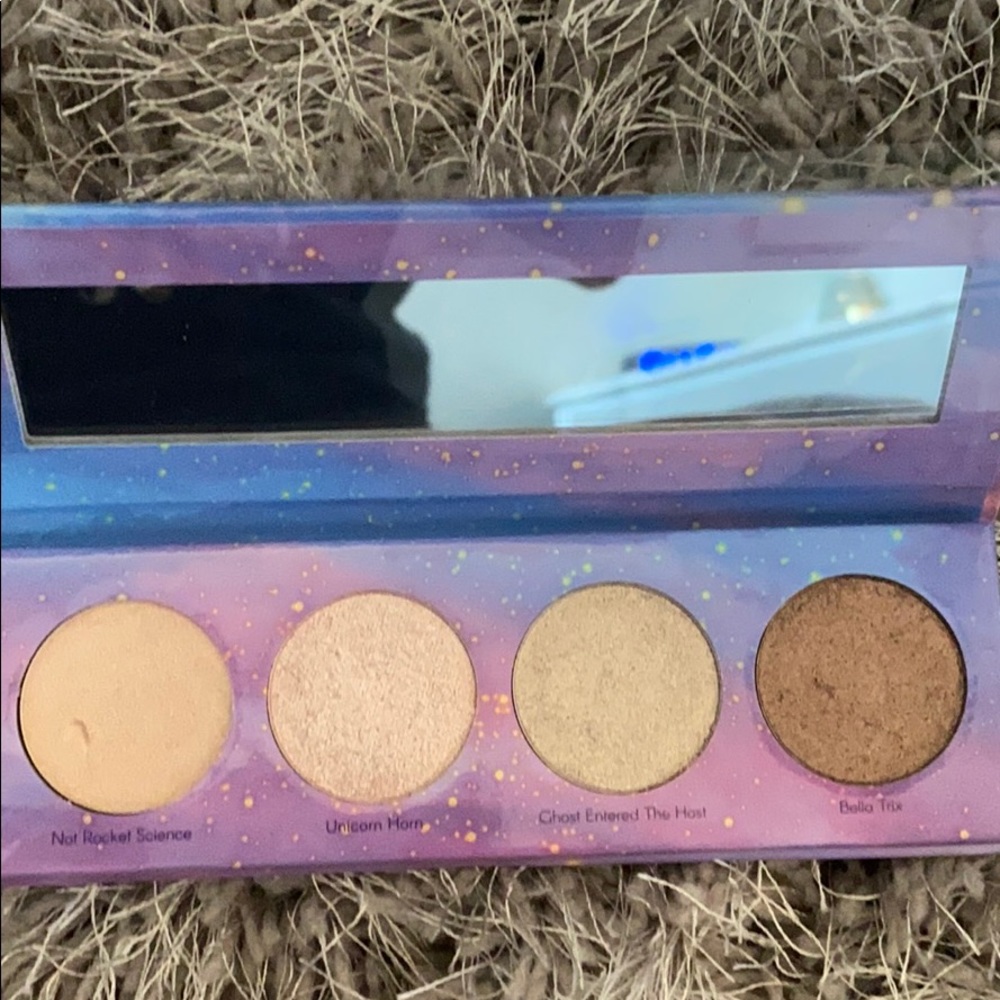Space Case Cosmetics - Picture 2 of 2